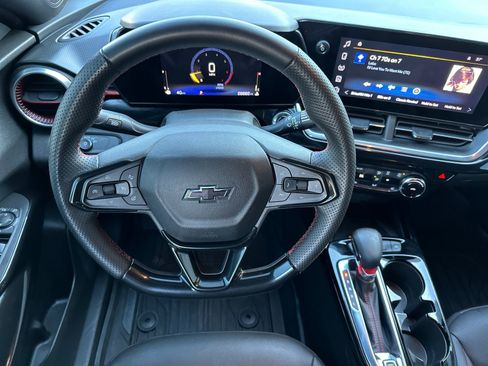 Used 2024 Chevrolet Trax RS w/ Sunroof Package image 13