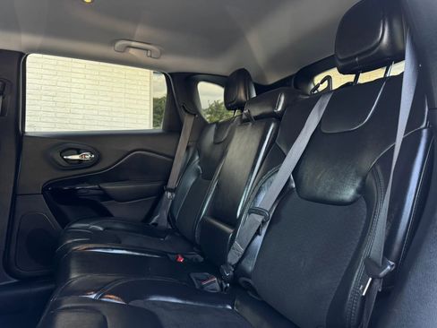 Used 2020 Jeep Cherokee Latitude Plus FWD image 18