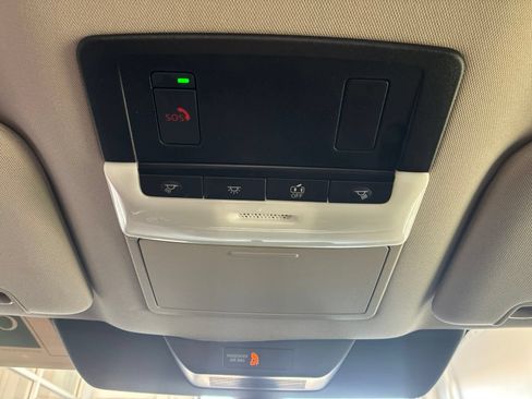 Used 2025 Nissan Pathfinder SV FWD image 29