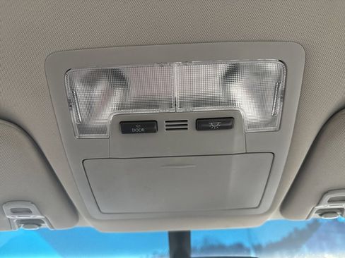 Used 2016 Toyota Avalon XLE image 25