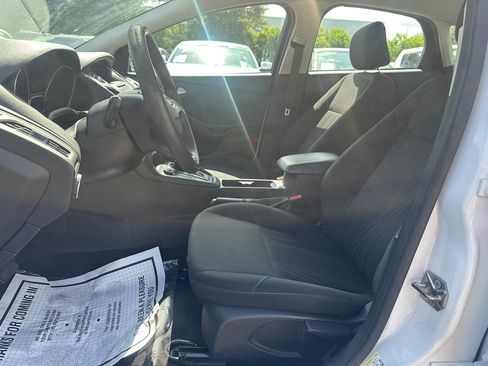 Used 2017 Ford Focus SE FWD image 10
