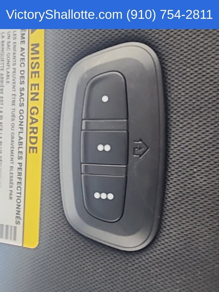 Used 2025 Chrysler Pacifica Limited FWD image 41