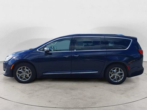 Used 2017 Chrysler Pacifica Limited w/ UConnect Theater Package FWD image 8