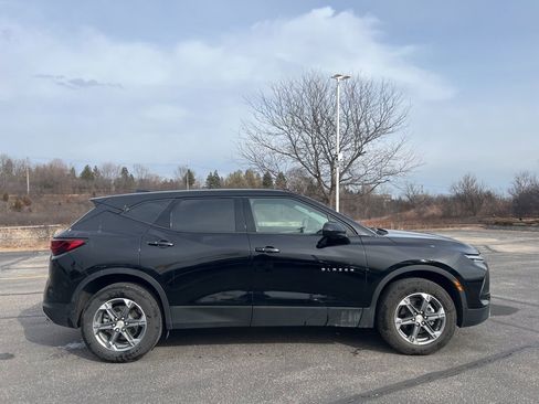 Used 2025 Chevrolet Blazer LT image 3
