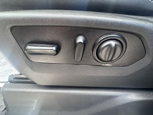 Used 2021 GMC Sierra 2500 SLT w/ SLT Preferred Package image 11