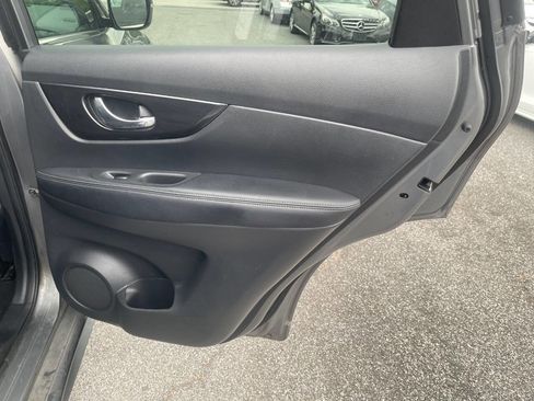 Used 2018 Nissan Rogue SV AWD/4WD image 28