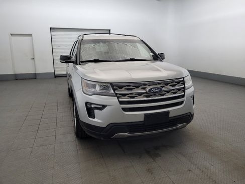 Used 2018 Ford Explorer XLT w/ Equipment Group 201A FWD image 14