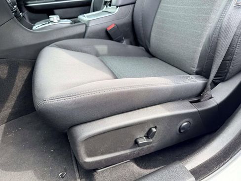 Used 2023 Chrysler 300 Touring w/ Safetytec Plus Group image 17