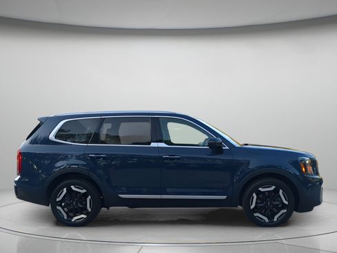 Used 2024 Kia Telluride S w/ S Sunroof Package FWD image 39