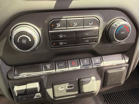 Used 2023 Chevrolet Silverado 2500 Custom w/ Custom Value Package image 34