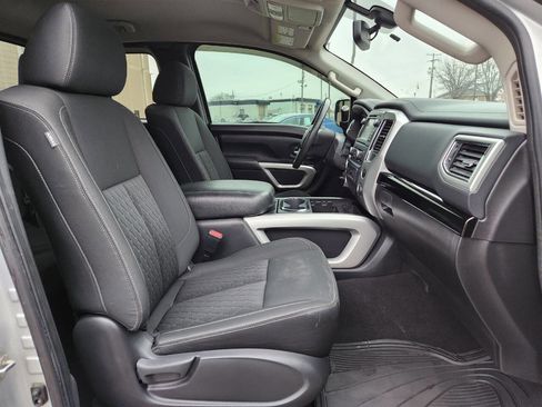 Used 2017 Nissan Titan SV image 15