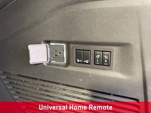 Used 2023 Chevrolet Suburban Premier AWD/4WD image 27