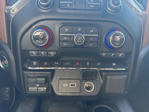 Used 2022 Chevrolet Silverado 3500 High Country w/ Technology Package image 6