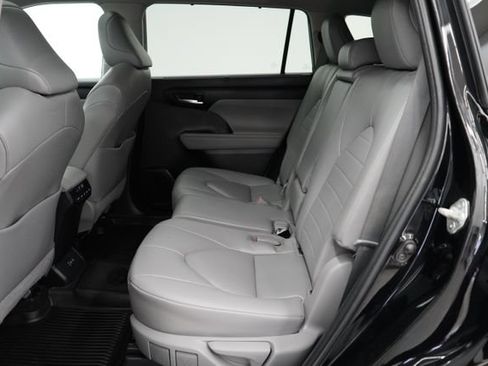 Used 2023 Toyota Highlander XLE AWD/4WD image 63