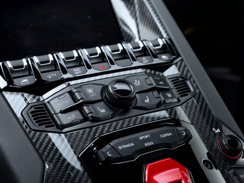 Used 2021 Lamborghini Aventador SVJ AWD/4WD image 58