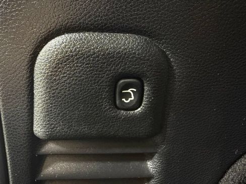 Used 2019 Jeep Grand Cherokee Altitude AWD/4WD image 13