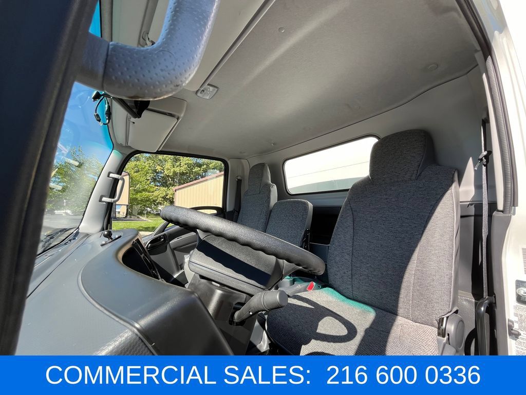 Used 2024 Isuzu NPR RWD image 17