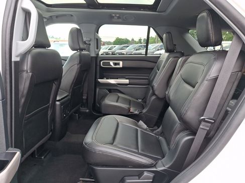 Used 2023 Ford Explorer XLT w/ Equipment Group 202A AWD/4WD image 12