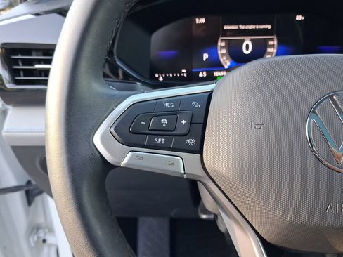 Certified 2024 Volkswagen Taos SE FWD image 20