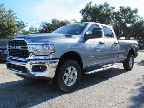 Used 2024 RAM 2500 Big Horn AWD/4WD image 3