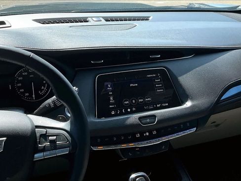 Used 2023 Cadillac XT4 Luxury w/ Cold Weather Package FWD image 14
