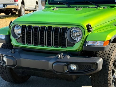 Used 2025 Jeep Gladiator Sport image 9