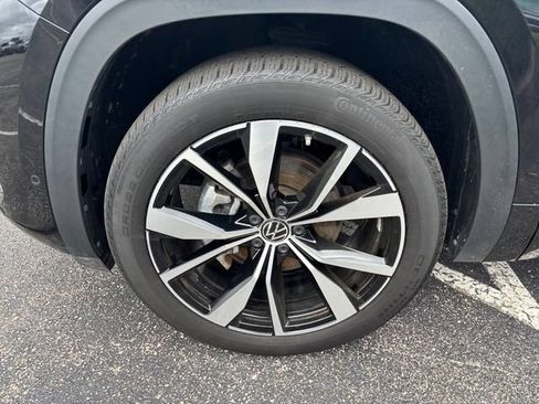 Certified 2025 Volkswagen Atlas SEL Premium R-Line AWD/4WD image 30