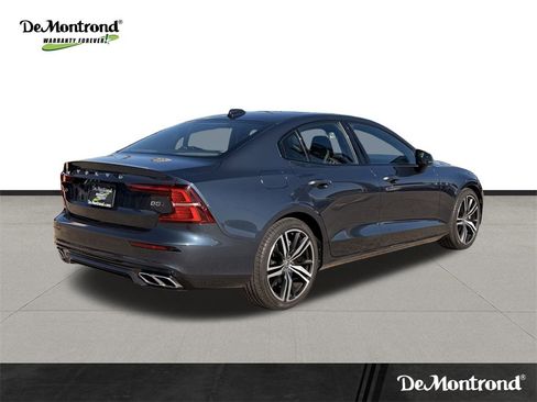Used 2022 Volvo S60 B5 R-Design image 4