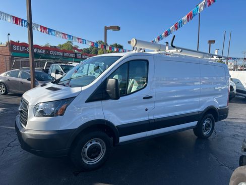 Used 2018 Ford Transit 250 130 Low Roof image 3