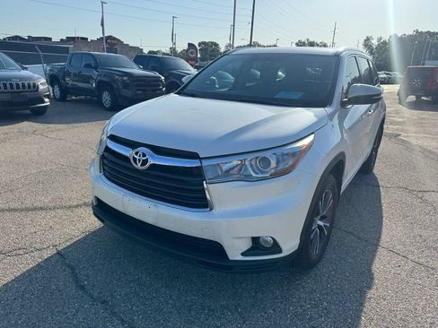 Used 2016 Toyota Highlander XLE AWD/4WD image 3