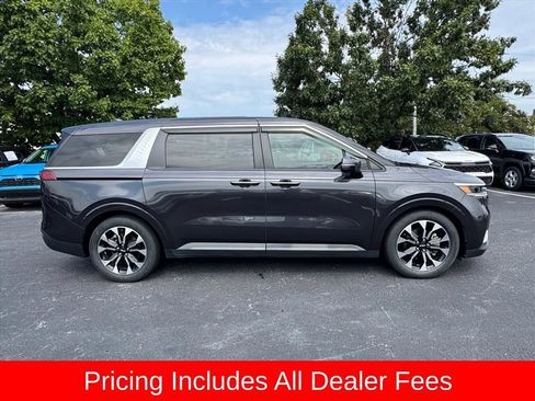 Used 2022 Kia Carnival EX FWD image 2