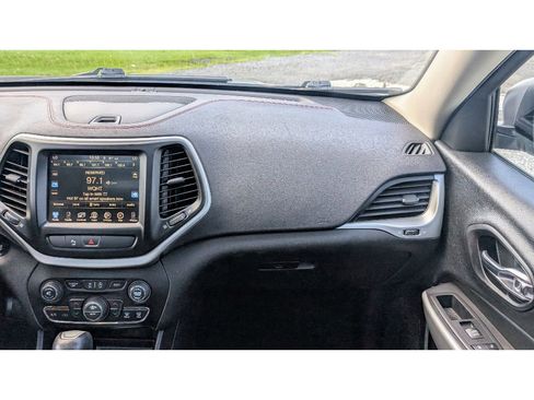 Used 2018 Jeep Cherokee Trailhawk w/ Comfort/Convenience Group image 34