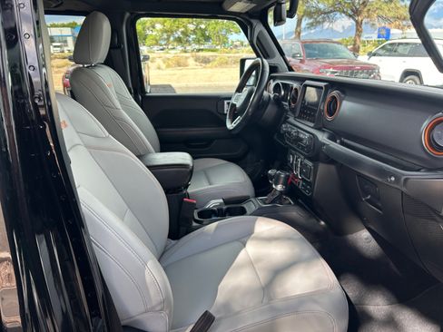 Used 2022 Jeep Gladiator Mojave w/ Trailer Tow Package AWD/4WD image 19