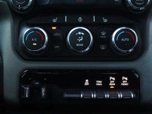 Used 2020 RAM 1500 Big Horn AWD/4WD image 38