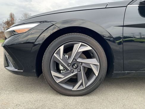 New 2025 Hyundai Elantra Limited image 37