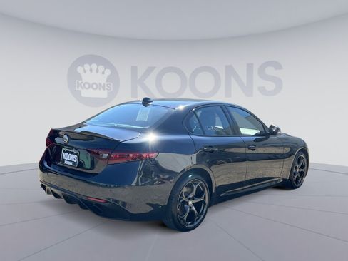 Used 2023 Alfa Romeo Giulia Estrema AWD/4WD image 11