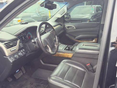 Used 2017 GMC Yukon Denali w/ Open Road Package AWD/4WD image 9