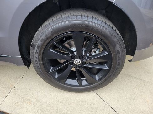 Used 2024 Jaguar F-PACE R-Dynamic S image 16