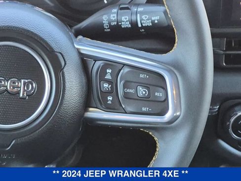 Used 2024 Jeep Wrangler Unlimited Sahara w/ Technology Group AWD/4WD image 19