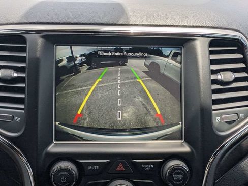 Used 2018 Jeep Grand Cherokee Laredo AWD/4WD image 29