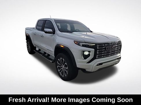 Used 2025 GMC Canyon Denali AWD/4WD image 1
