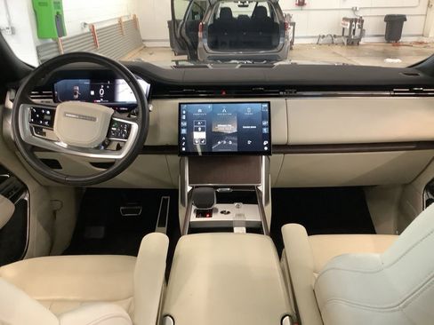 Used 2024 Land Rover Range Rover SE AWD/4WD image 19