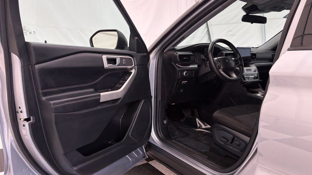 Used 2022 Ford Explorer XLT AWD/4WD image 35