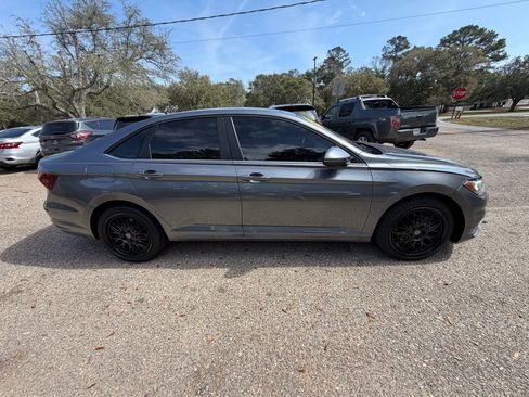 Used 2019 Volkswagen Jetta SE image 4