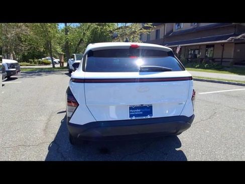 Certified 2025 Hyundai Kona SE AWD/4WD image 7