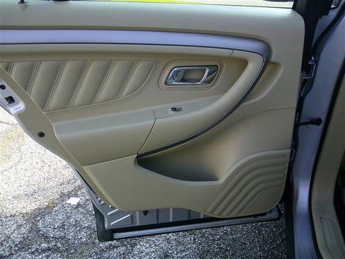 Used 2013 Ford Taurus SEL FWD image 16