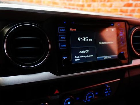 Used 2019 Toyota Tacoma SR5 AWD/4WD image 18
