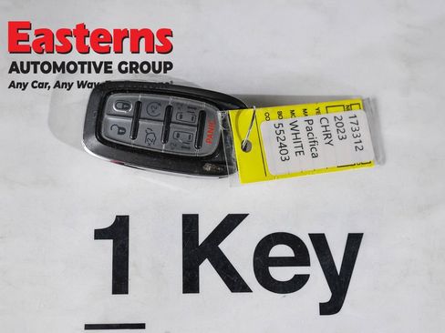 Used 2023 Chrysler Pacifica Limited FWD image 25