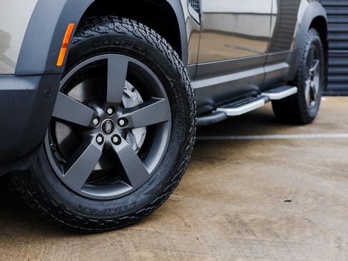 Used 2020 Land Rover Defender 110 SE image 12