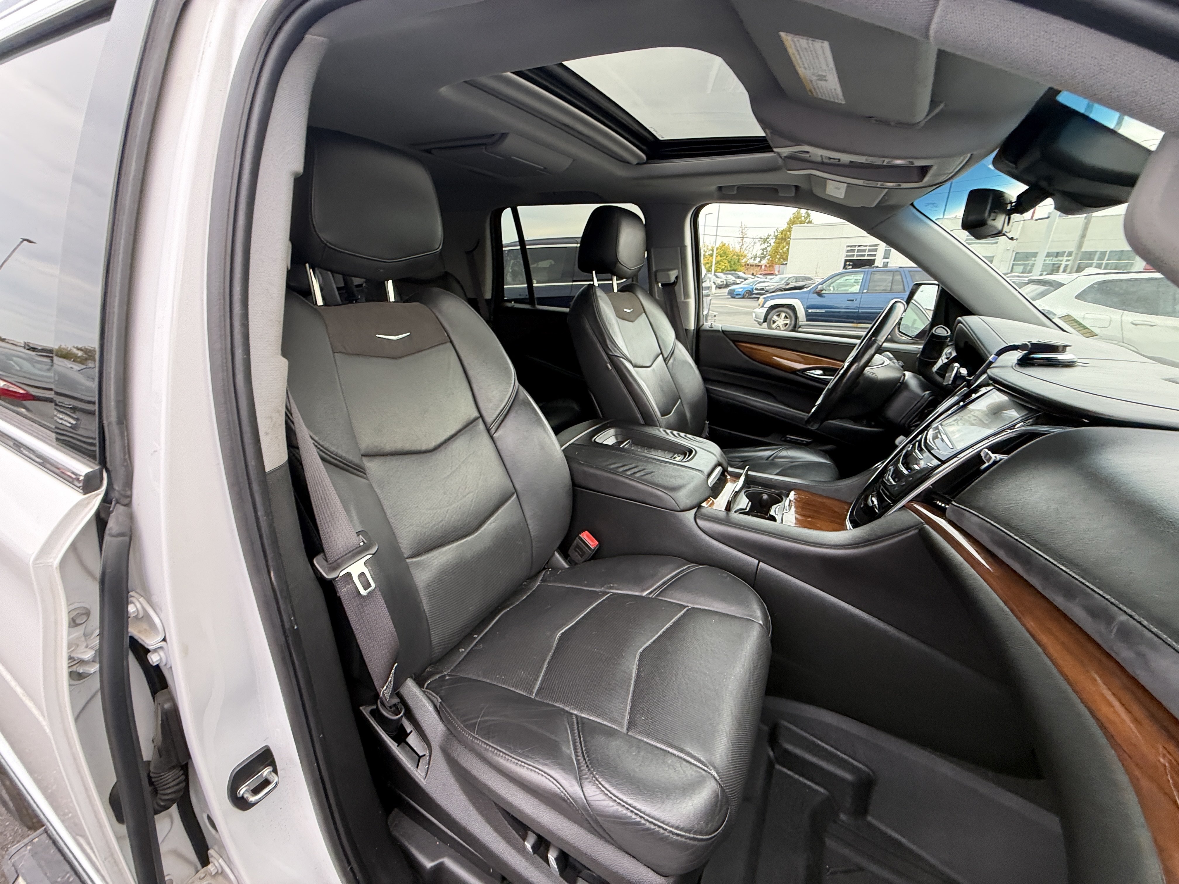 Used 2017 Cadillac Escalade Premium Luxury AWD/4WD image 11